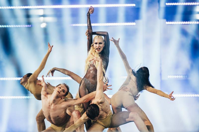 Raiven rehearsing Veronika for Slovenia at the Second Rehearsal of the First Semi-Final at Malmö Arena