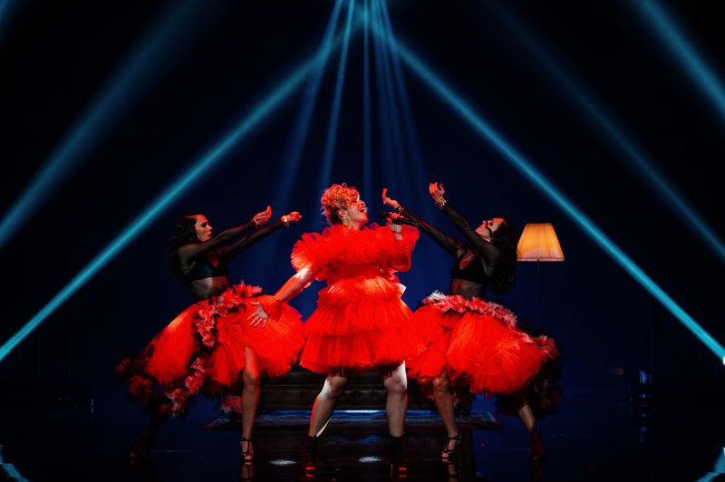 Mimicat performing at the Festival da Canção final 