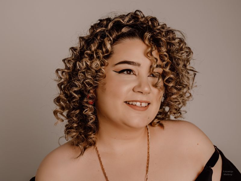 Ahlena competing in 'Tu Bije Serce Europy! Wybieramy hit na Eurozję!'