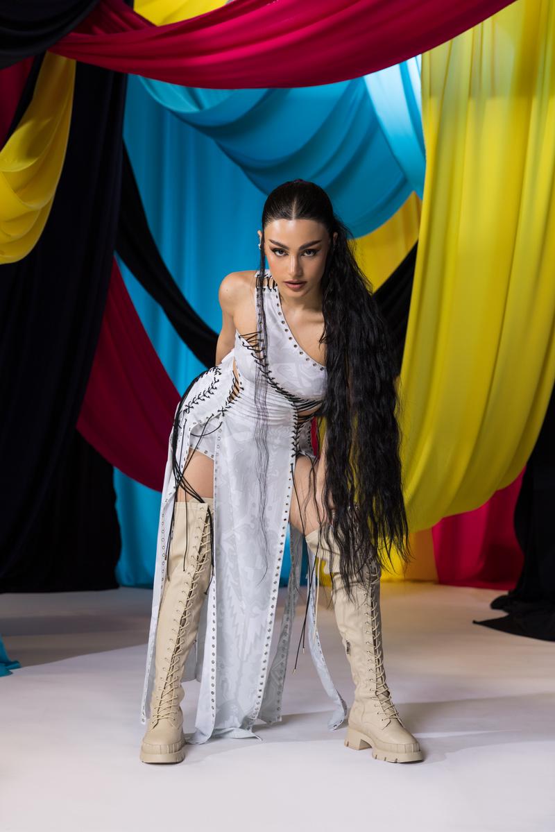 Brunette from Armenia in the Eurovision 2023 studio