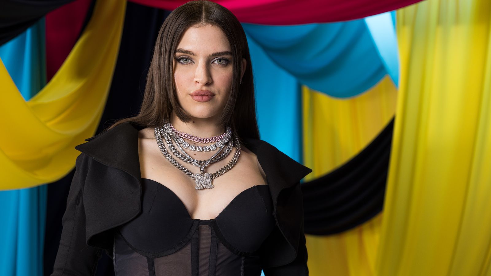 Mae Muller from the United Kingdom in the Eurovision 2023 studio