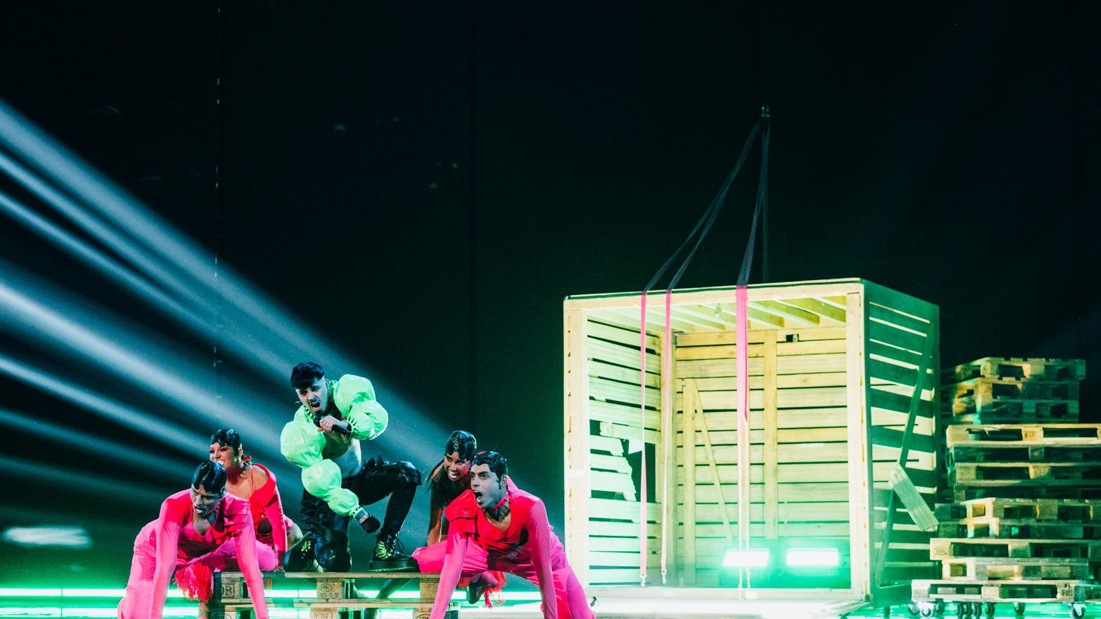 Käärijä rehearsing Cha Cha Cha for Finland at Liverpool Arena
