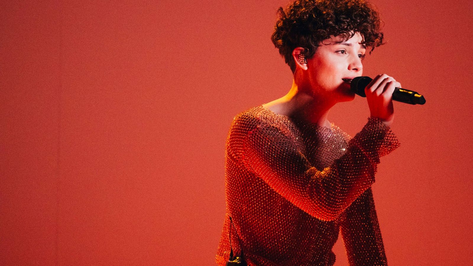 Reiley rehearsing Breaking My Heart for Denmark at the First Rehearsal of the Second Semi-Final at Liverpool Arena