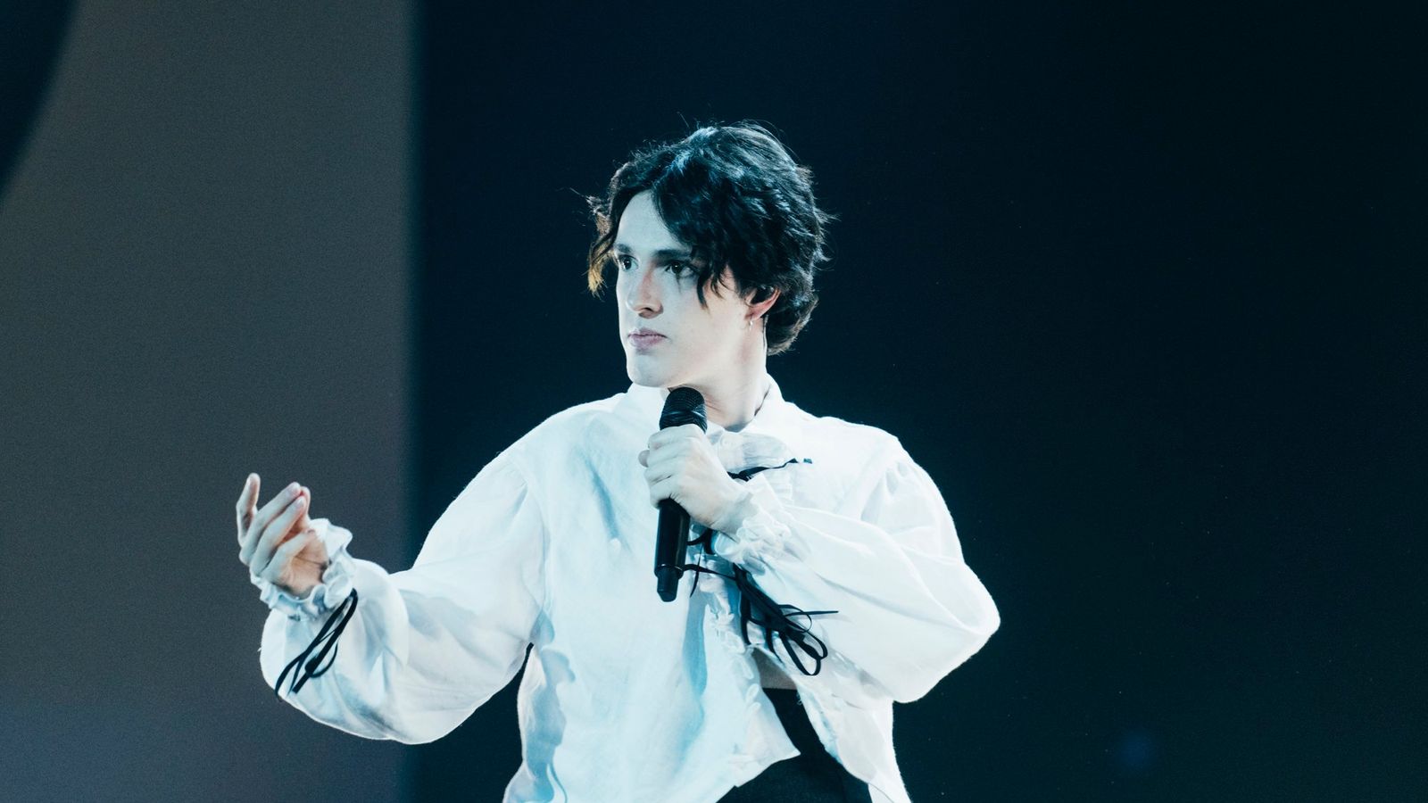 Luke Black rehearsing Samo Mi Se Spava for Serbia at the Second Rehearsal of the First Semi-Final at Liverpool Arena