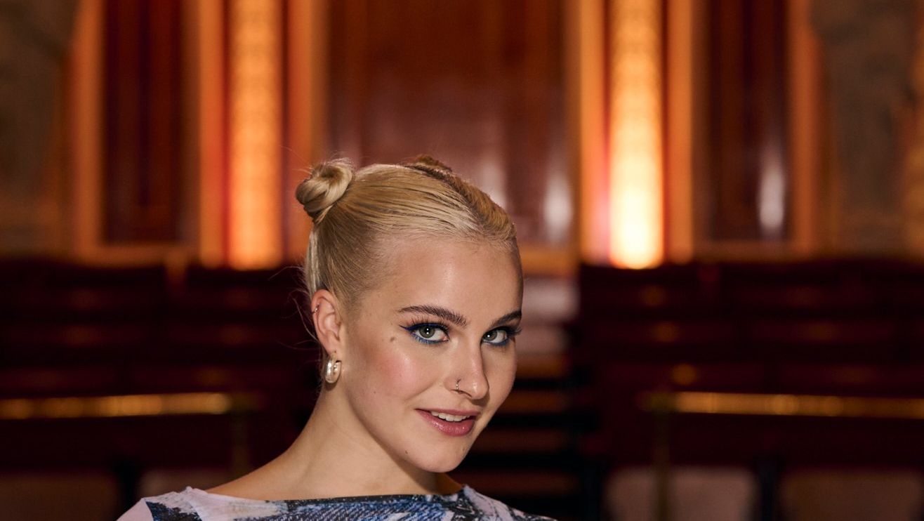 Diljá from Iceland attending the Turquoise Carpet event at St. George’s Hall, Liverpool.