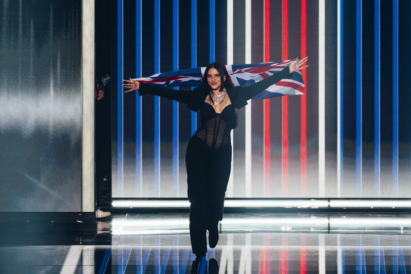 Mae Muller walked the Flag Parade for the United Kingdom at the Grand Final of Eurovision 2023 in Liverpool