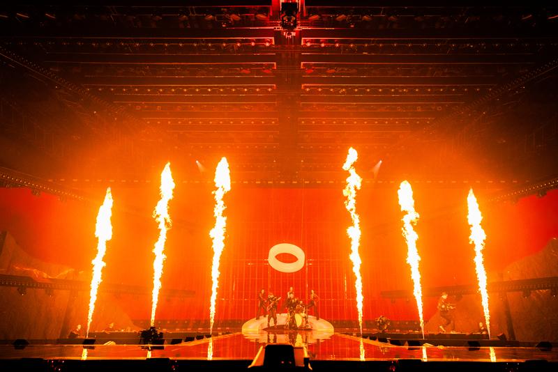 Mamagama rehearsing Run With U for Azerbaijan at St. Jakobshalle