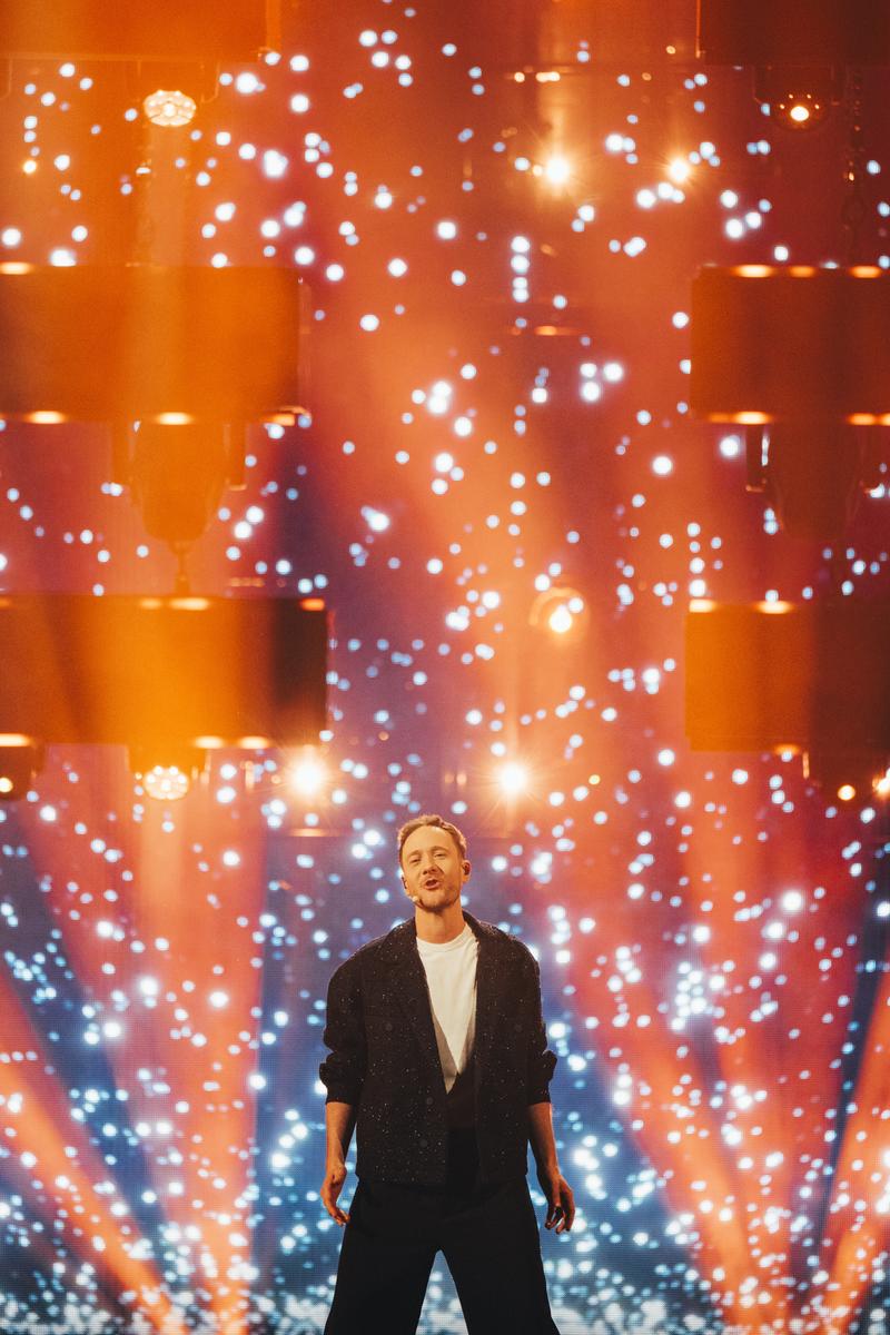 Klemen rehearsing How Much Time Do We Have Left for Slovenia at St. Jakobshalle