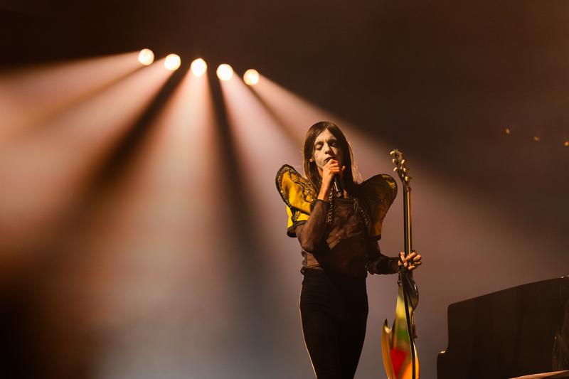 Lucio Corsi rehearsing Volevo Essere Un Duro for Italy at St. Jakobshalle