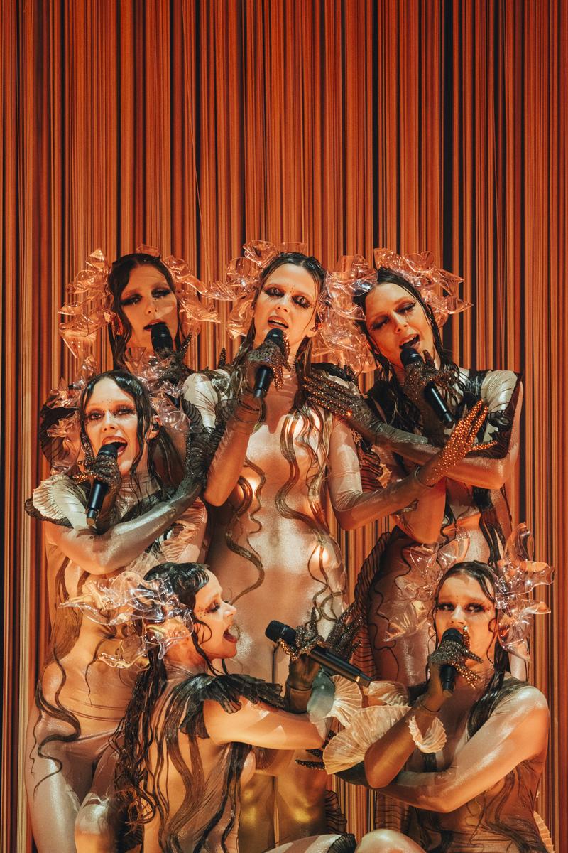 Tautumeitas rehearsing Bur Man Laimi for Latvia at St. Jakobshalle 