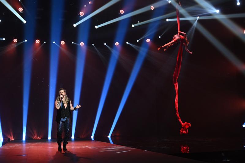 Princ performing 'Mila'