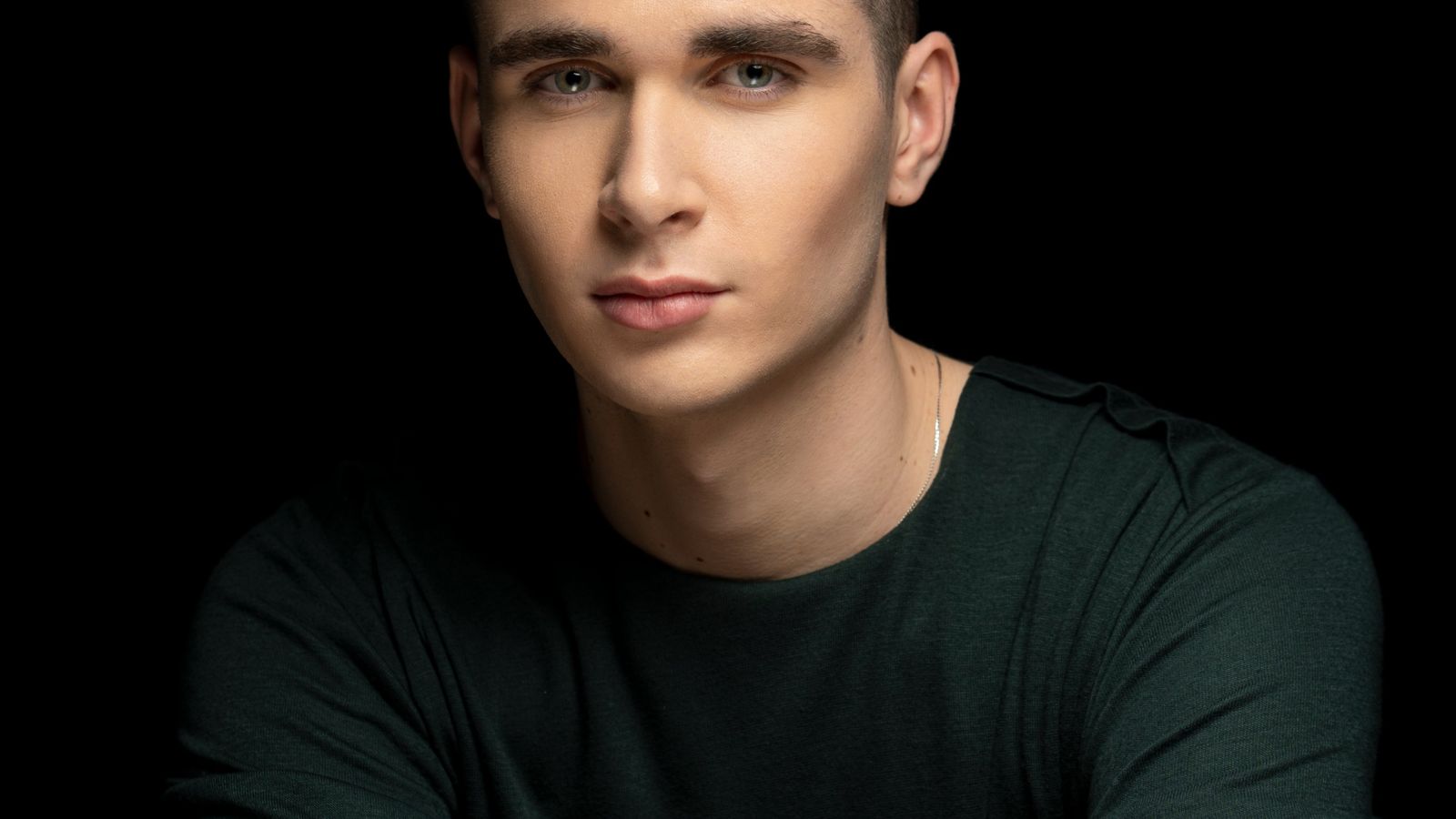 Victor Vernicos will represent Greece in Liverpool