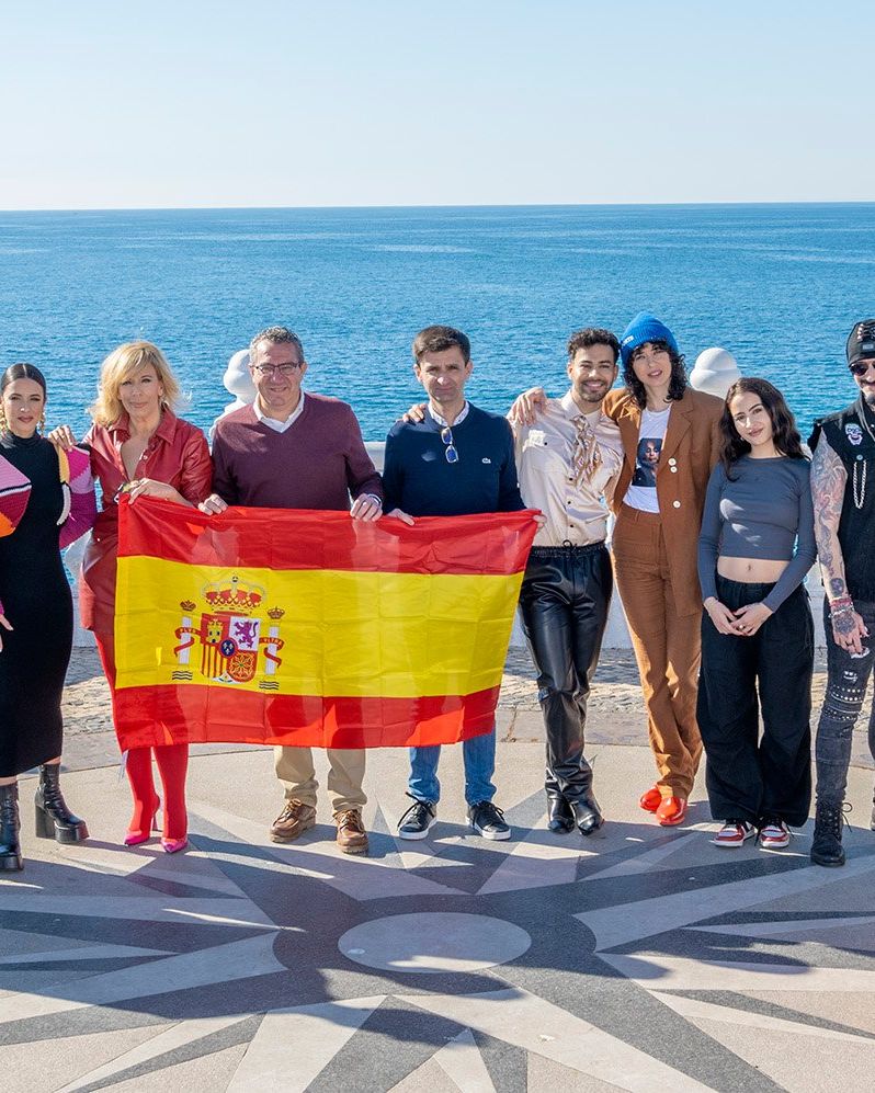 The Benidorm Fest 2023 finalists, along with RTVE representatives and the Mayor of Benidorm