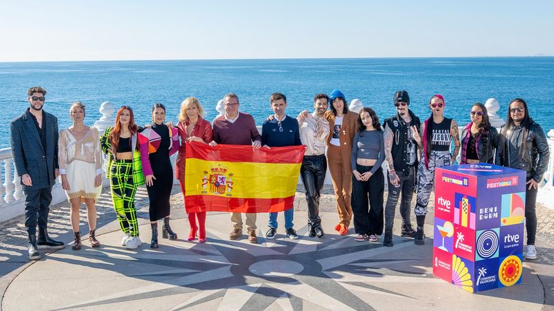 The Benidorm Fest 2023 finalists, along with RTVE representatives and the Mayor of Benidorm