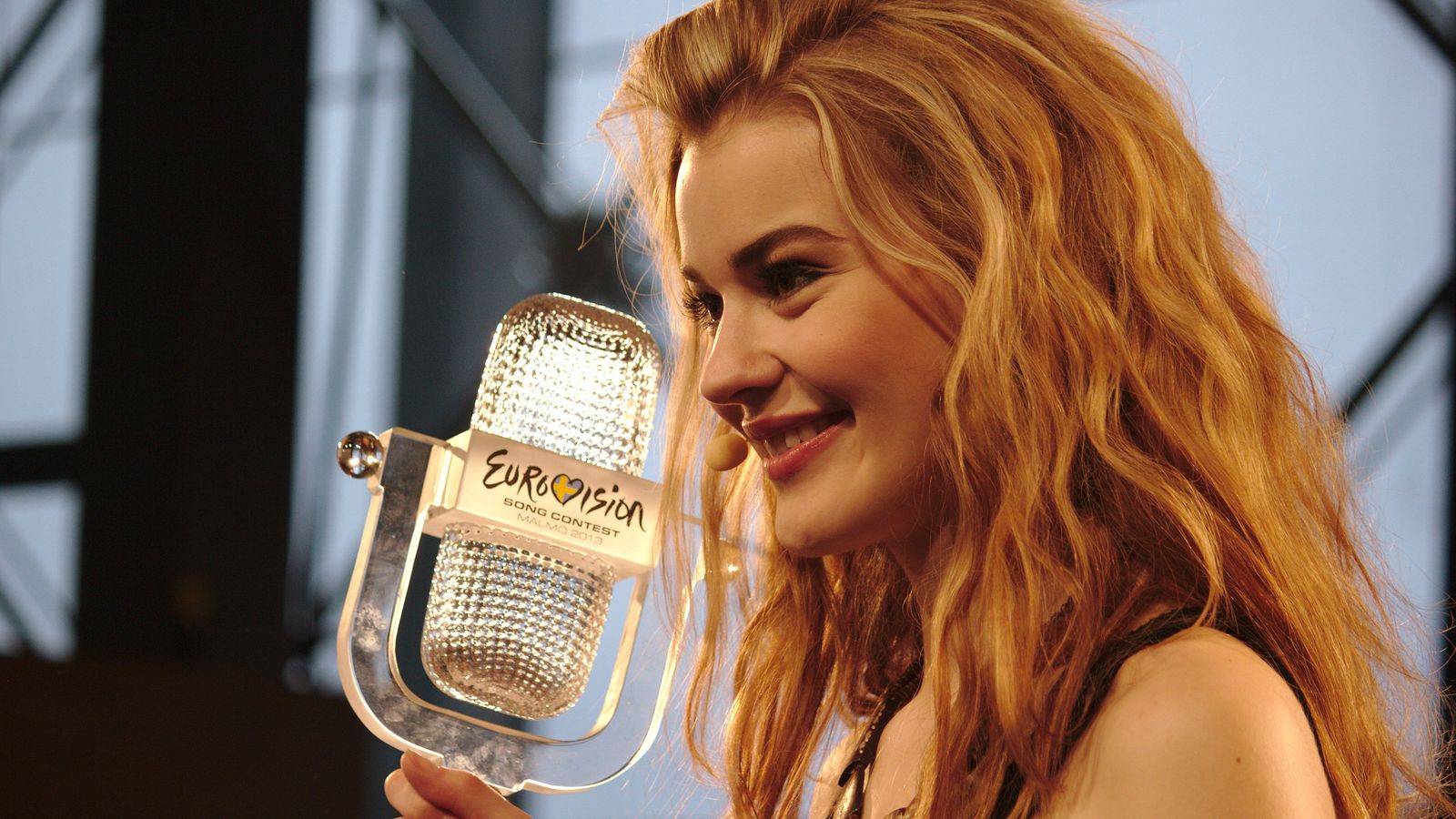 Emmelie de Forest with the 2013 Eurovision Song Contest trophy