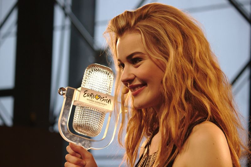 Emmelie de Forest with the 2013 Eurovision Song Contest trophy