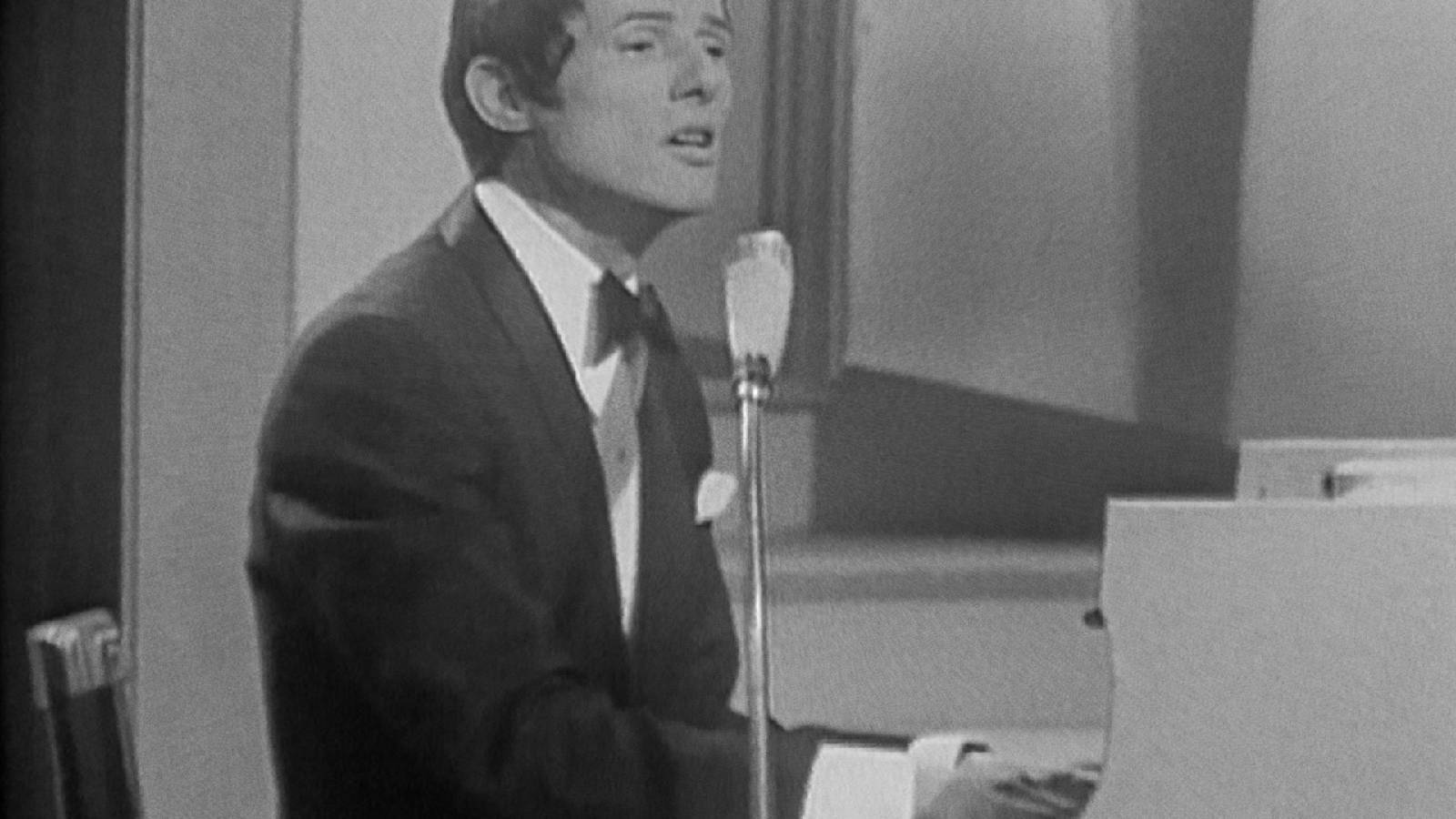 Udo Jürgens won for Austria in 1966 with Merci, Chérie