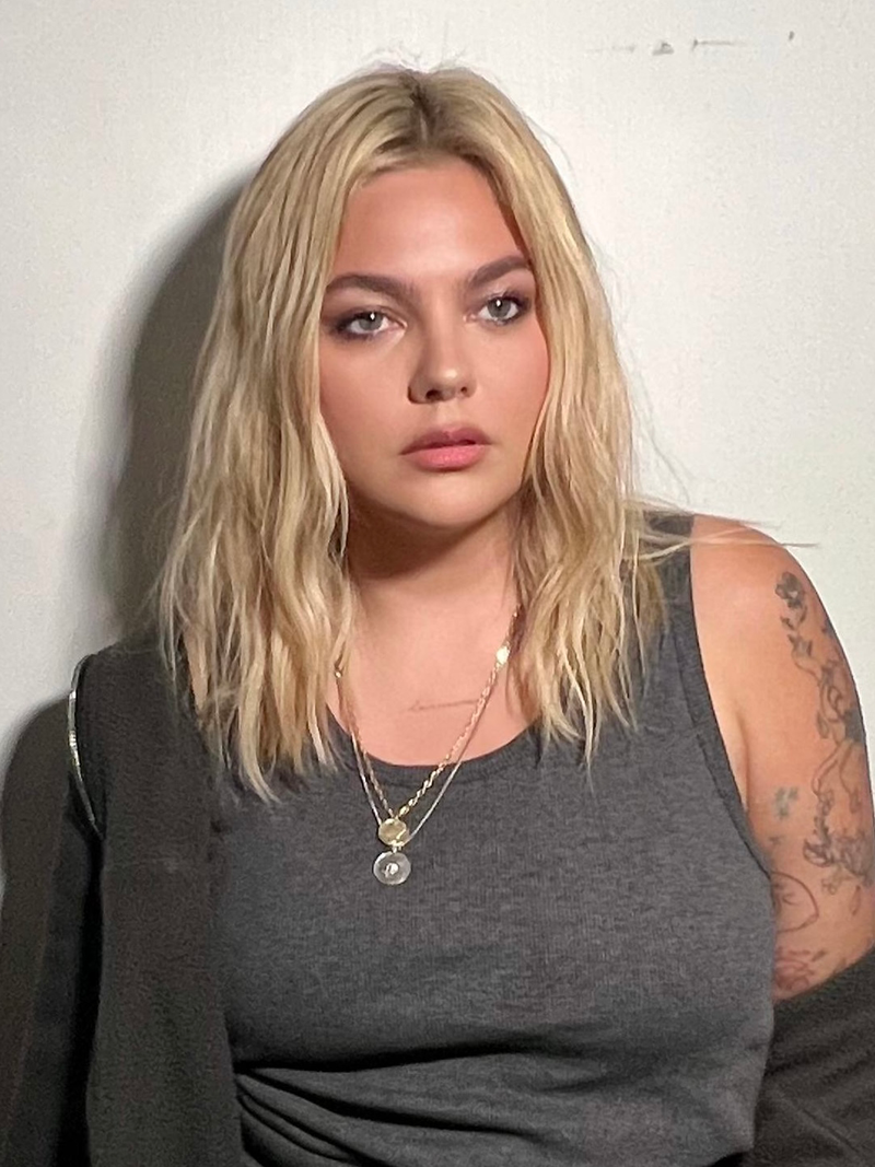 Louane will be singing for France in Basel